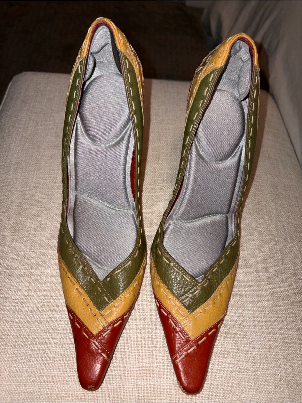 BCBGirls Vintage Colorblock Leather Pointed Toe Pumps Heels Size 9B / 38 - Picture 11 of 11